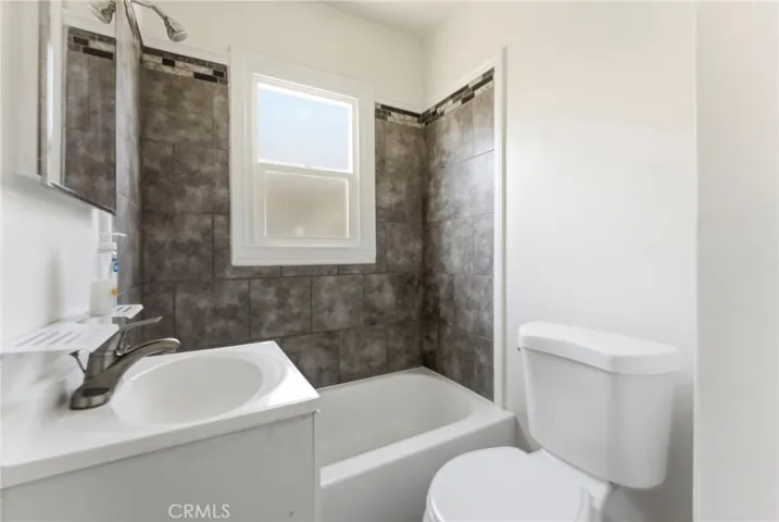 1047 W 7th, San Pedro, California 90731