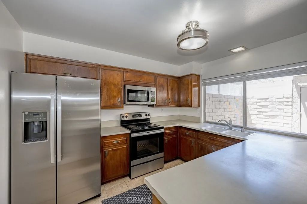 Kirchen; stainless steel appliances