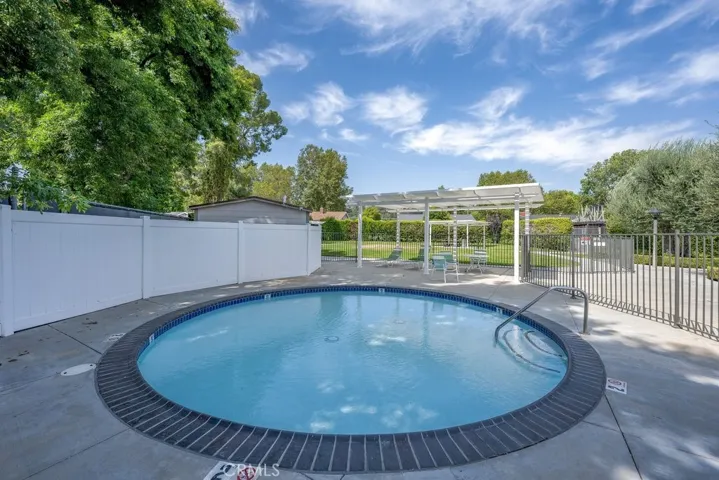 Community: 2 foot Kiddie pool