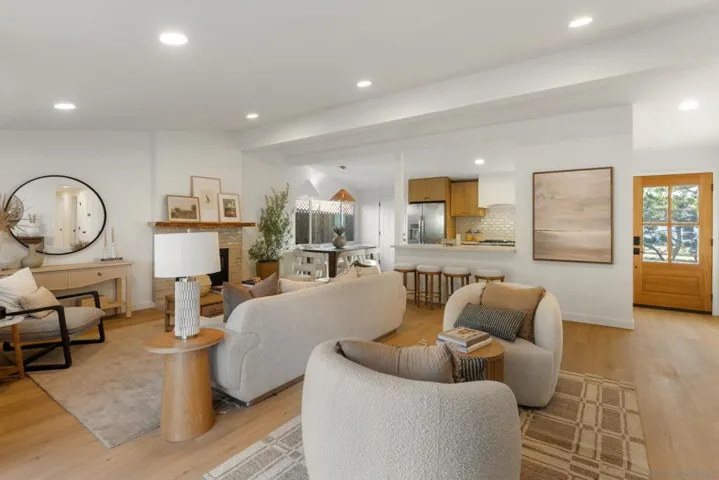 9258 Rebecca, San Diego, California 92123