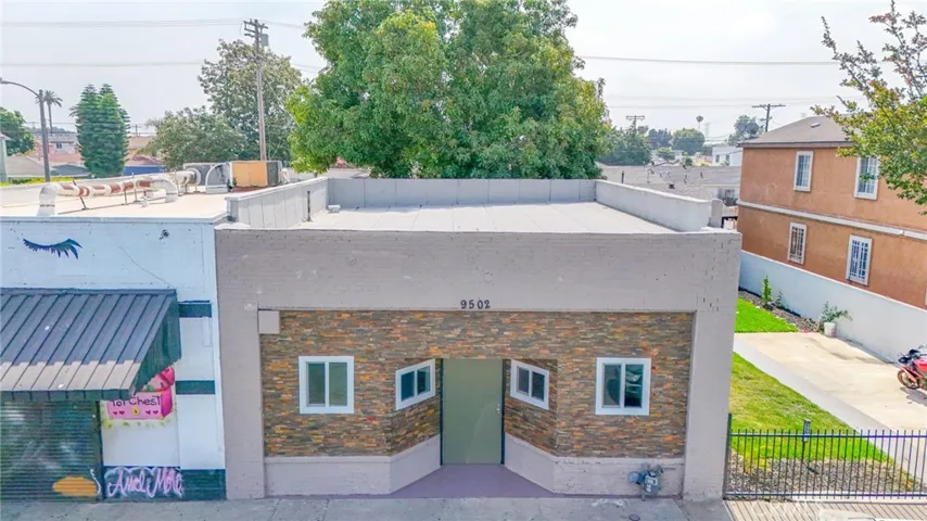 9502 S Main, Los Angeles, California 90003
