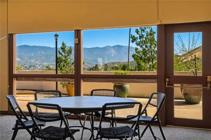 163 El Pajaro, Newbury Park, California 91320