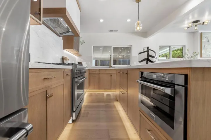 2600 Evergreen Drive, San Bruno, California 94066