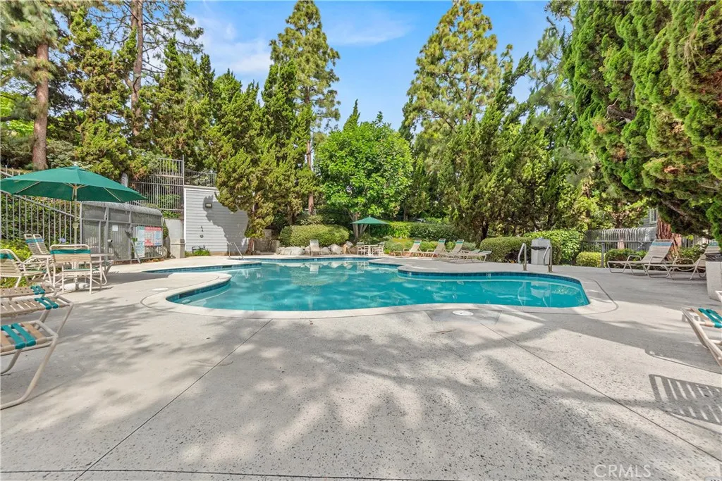 A lot of room to enjoy the sunny climate and take a swim !