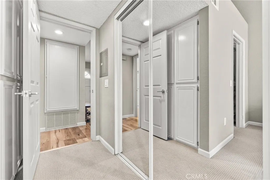 Mirrored full wardrobe closet
