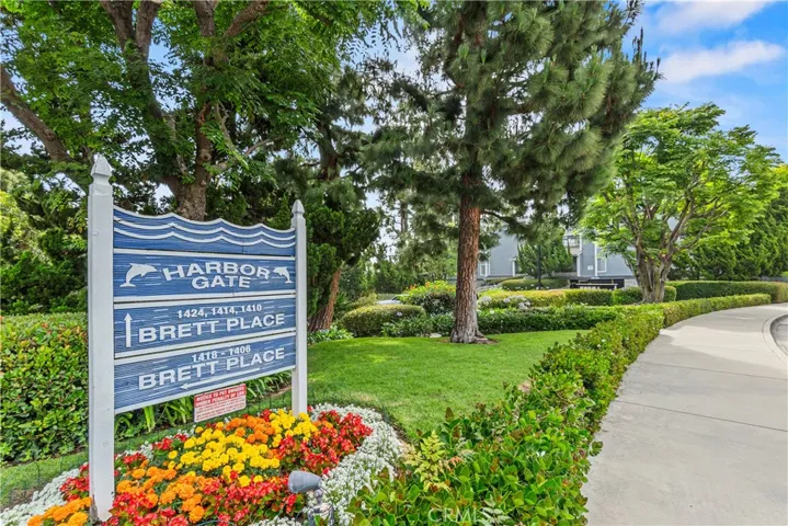Welcoming you to the neighborhood !