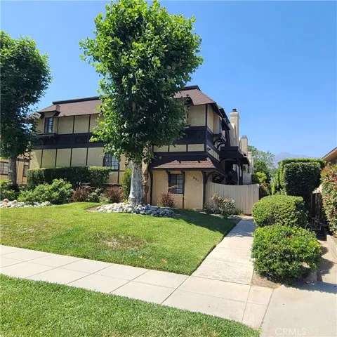 881 W Huntington Dr, Arcadia