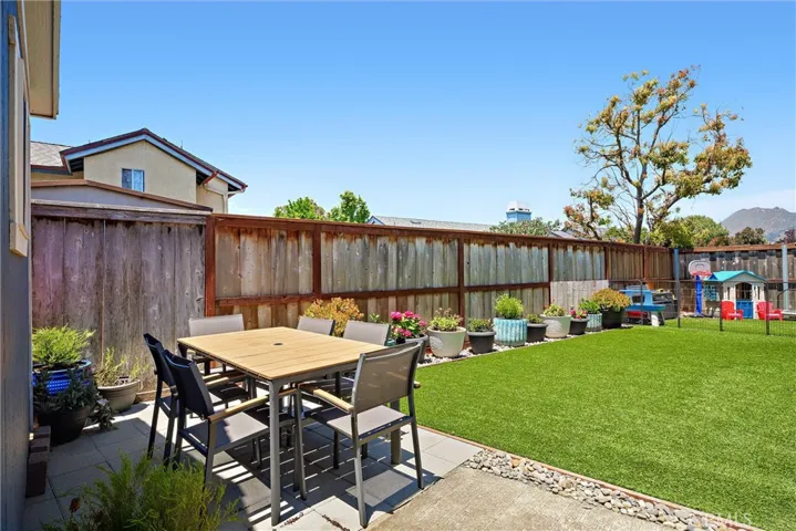 833 Escuela Court, San Luis Obispo, California 93405