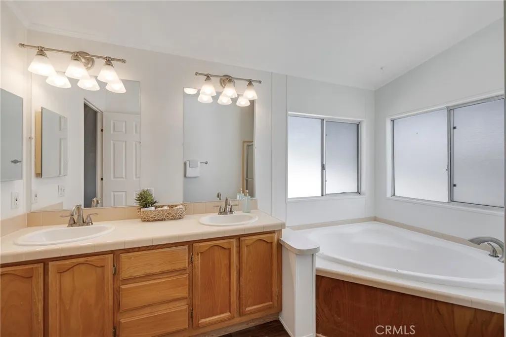Primary Ensuite Bath