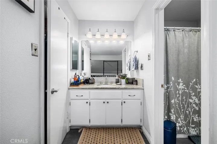 Vaniety between closet and bathroom