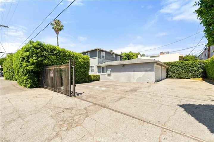 13573 Moorpark Street, Sherman Oaks, California 91423