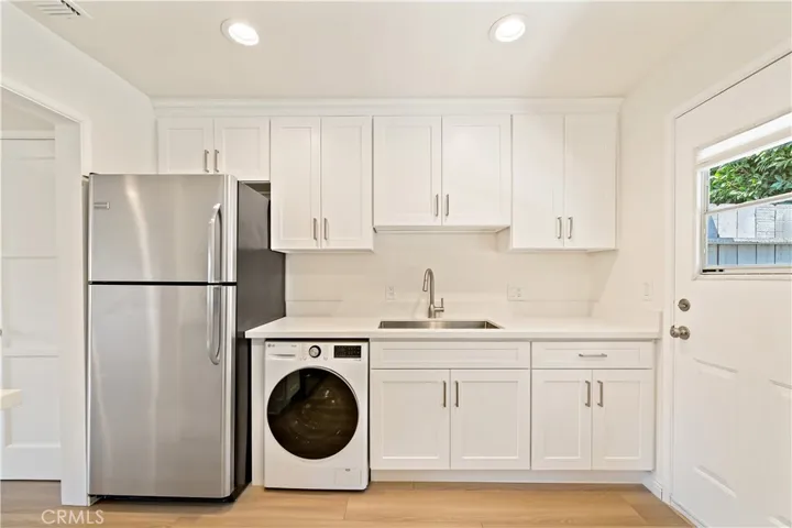13573 Moorpark Street, Sherman Oaks, California 91423