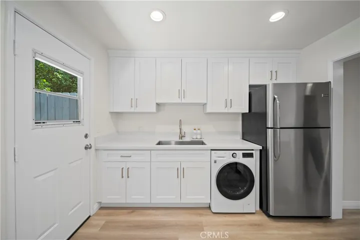 13573 Moorpark Street, Sherman Oaks, California 91423