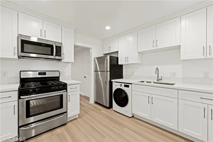 13573 Moorpark Street, Sherman Oaks, California 91423