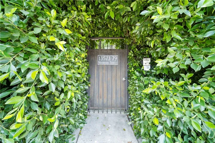 13573 Moorpark Street, Sherman Oaks, California 91423