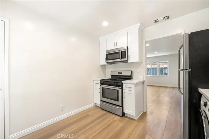 13573 Moorpark Street, Sherman Oaks, California 91423