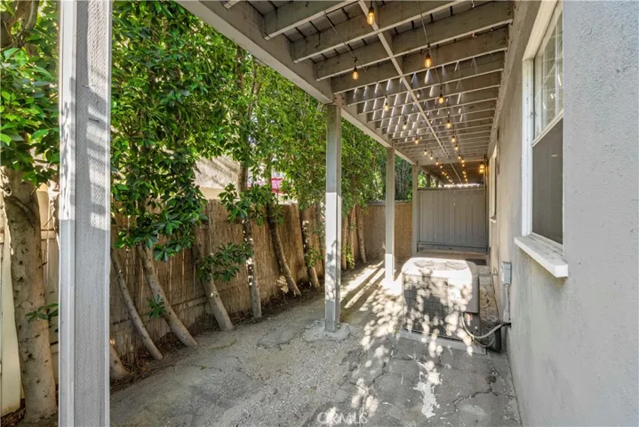 13573 Moorpark Street, Sherman Oaks, California 91423
