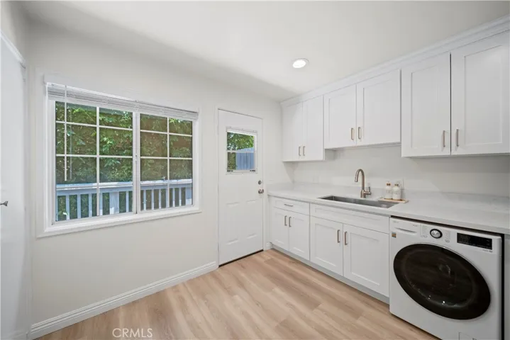 13573 Moorpark Street, Sherman Oaks, California 91423