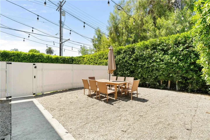 13573 Moorpark Street, Sherman Oaks, California 91423