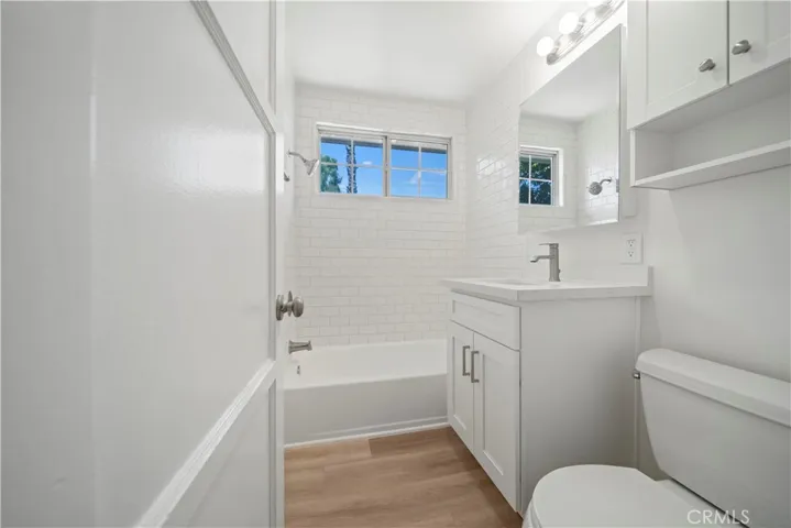 13573 Moorpark Street, Sherman Oaks, California 91423