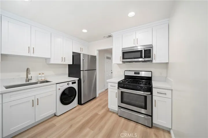 13573 Moorpark Street, Sherman Oaks, California 91423