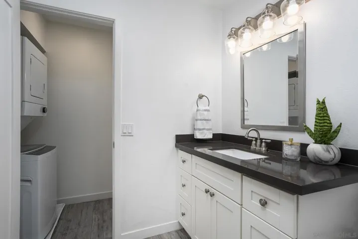2909 Cowley F, San Diego, California 92117
