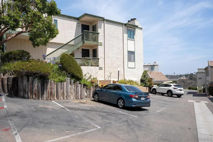 2909 Cowley F, San Diego, California 92117