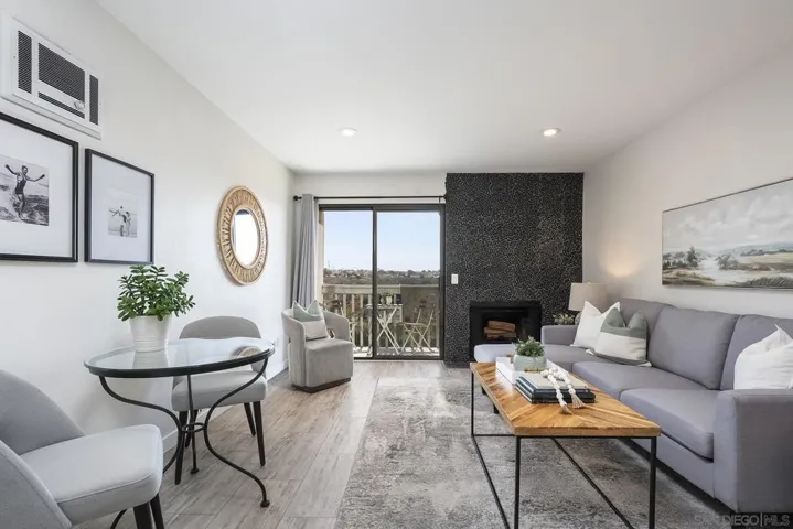 2909 Cowley F, San Diego, California 92117