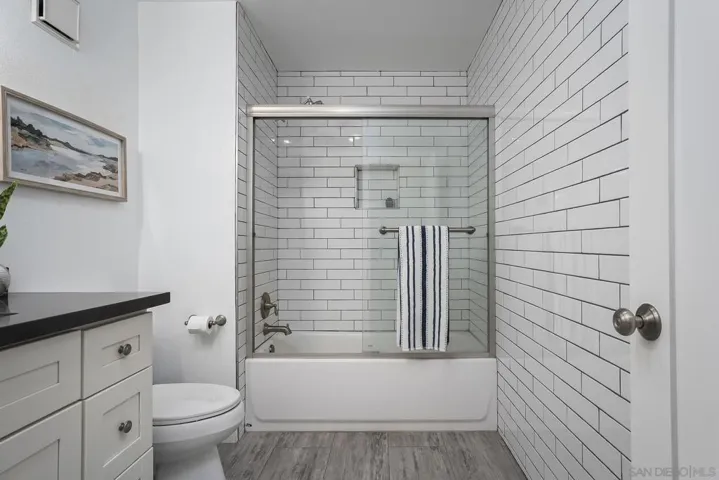 2909 Cowley F, San Diego, California 92117