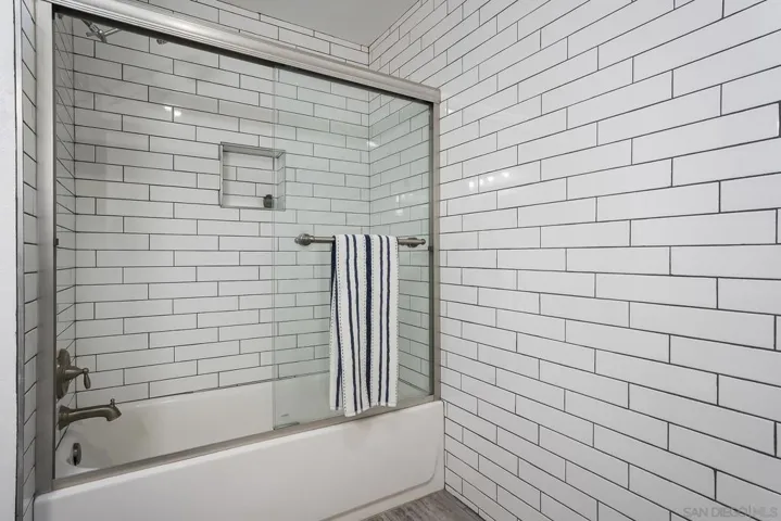2909 Cowley F, San Diego, California 92117