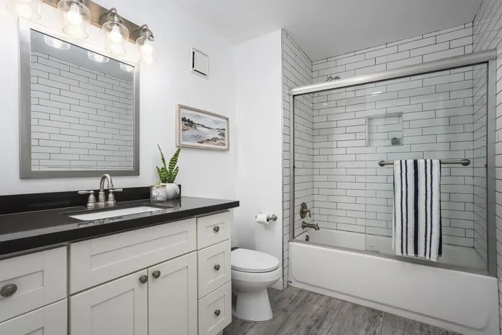 2909 Cowley F, San Diego, California 92117