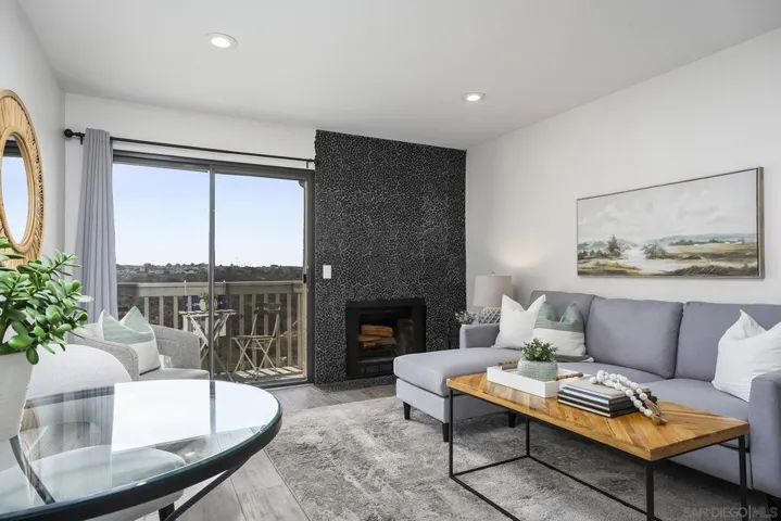 2909 Cowley F, San Diego, California 92117