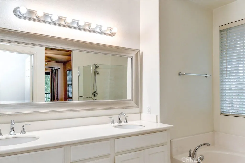 Dual vanities.