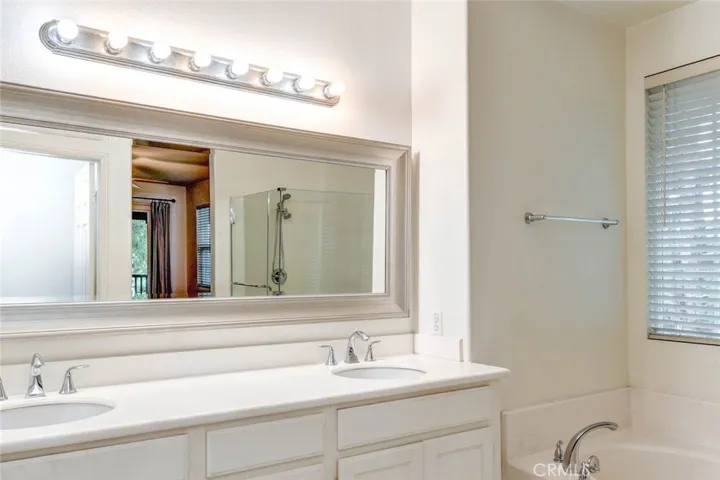 Dual vanities.