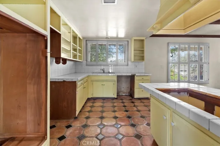 Kitchen no appliances