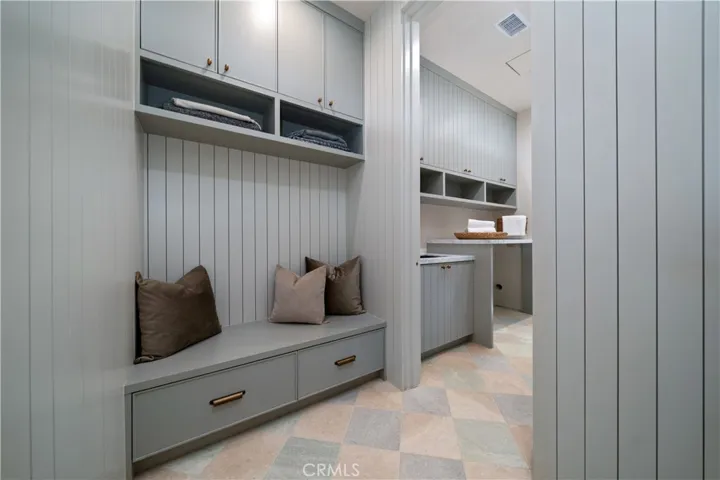 831 Teakwood Road, Los Angeles, California 90049