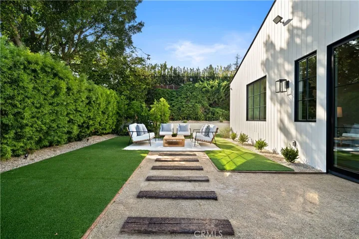831 Teakwood Road, Los Angeles, California 90049