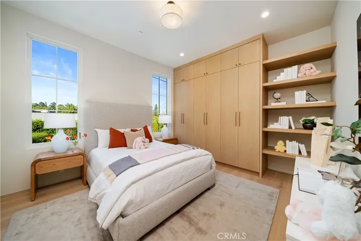 831 Teakwood Road, Los Angeles, California 90049