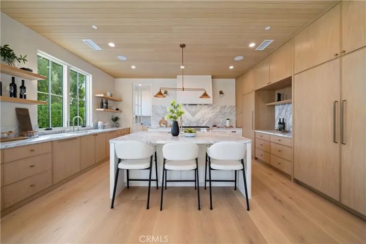 831 Teakwood Road, Los Angeles, California 90049