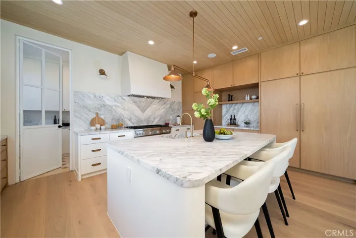 831 Teakwood Road, Los Angeles, California 90049