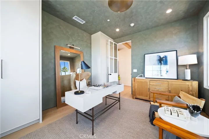 831 Teakwood Road, Los Angeles, California 90049