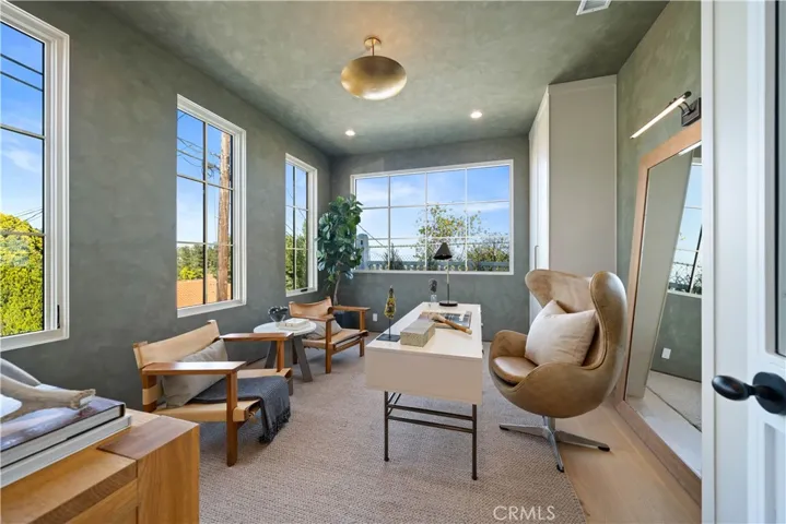 831 Teakwood Road, Los Angeles, California 90049
