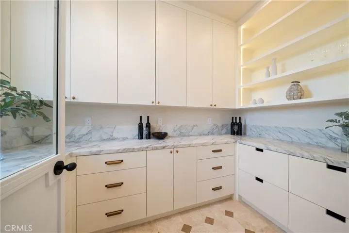 831 Teakwood Road, Los Angeles, California 90049