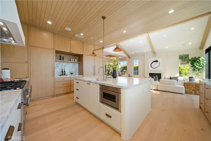 831 Teakwood Road, Los Angeles, California 90049
