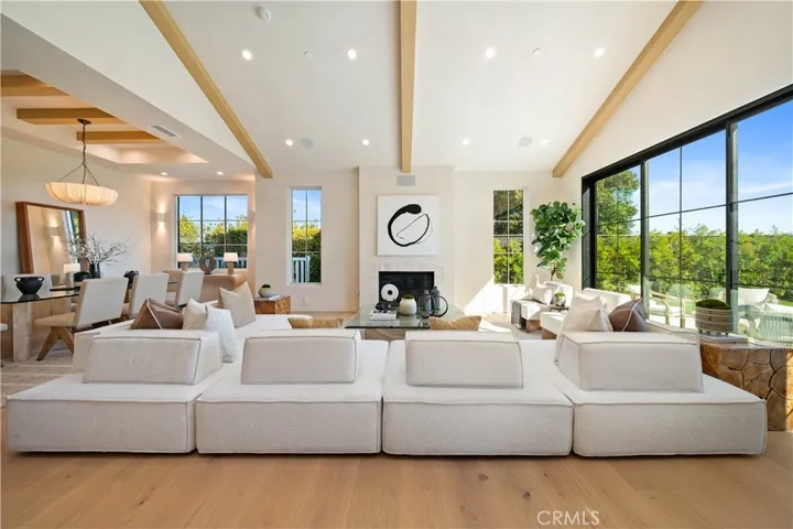 831 Teakwood Road, Los Angeles, California 90049