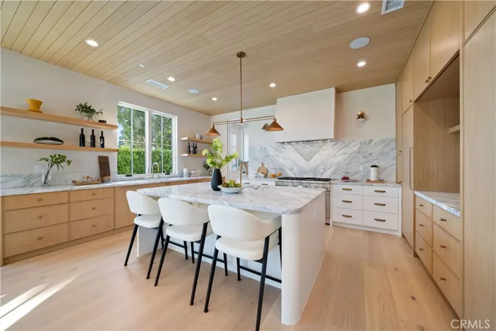 831 Teakwood Road, Los Angeles, California 90049