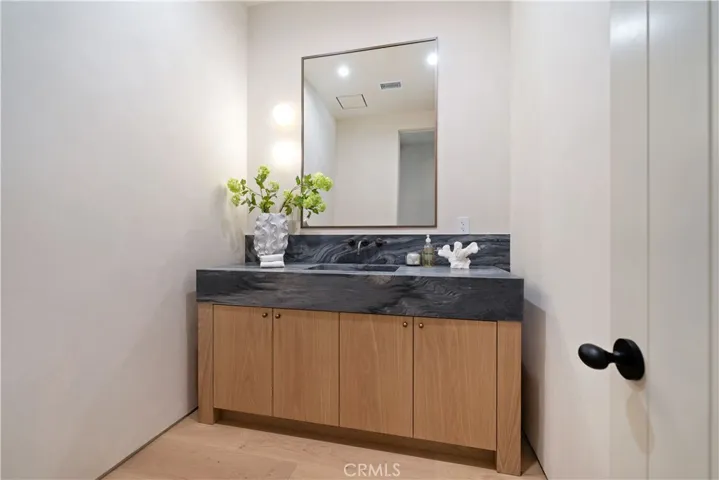 831 Teakwood Road, Los Angeles, California 90049