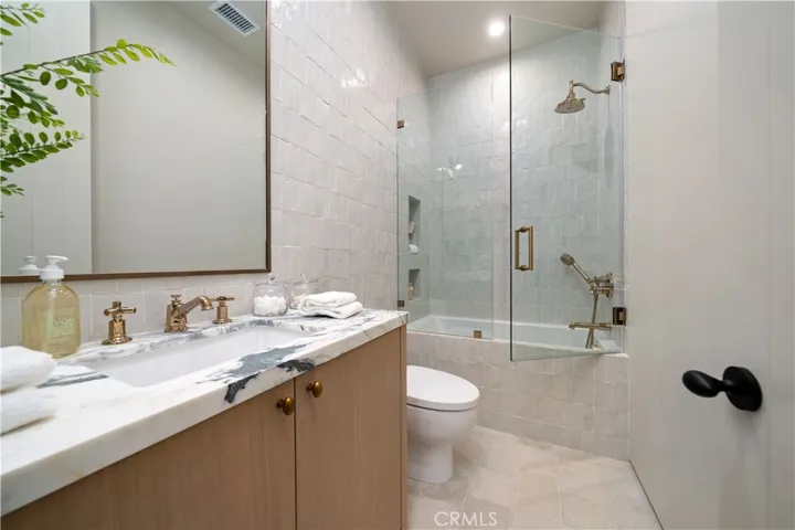 831 Teakwood Road, Los Angeles, California 90049