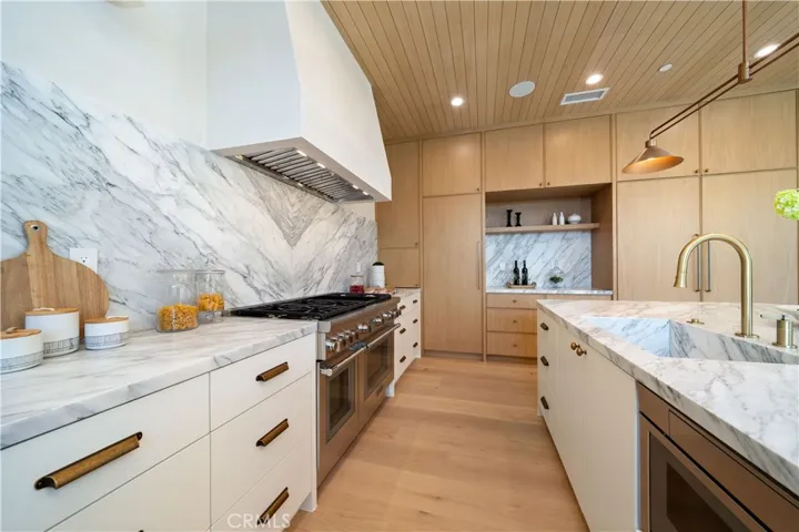 831 Teakwood Road, Los Angeles, California 90049