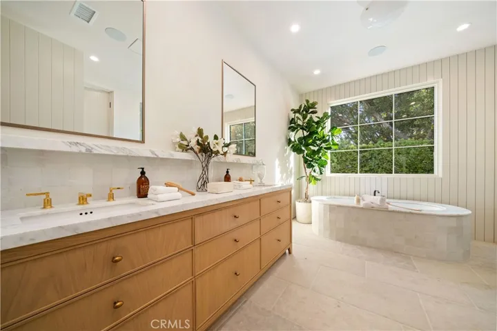 831 Teakwood Road, Los Angeles, California 90049
